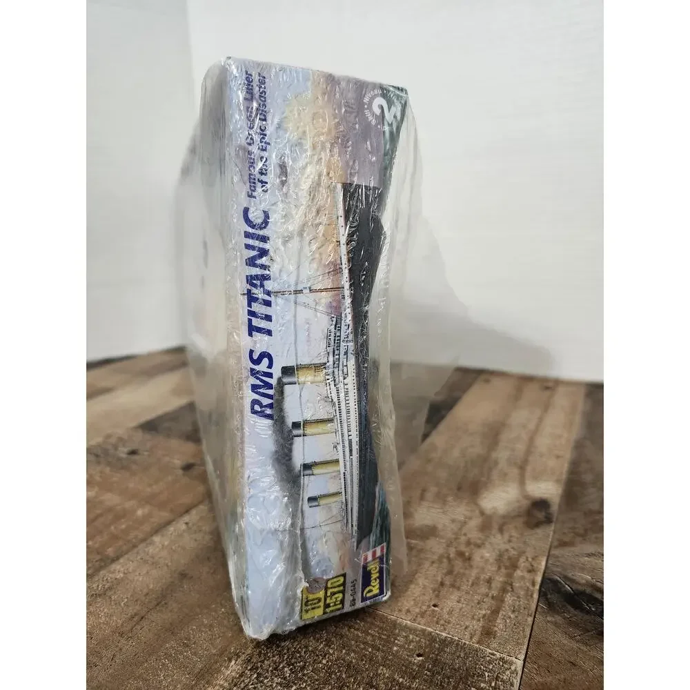 Revell RMS Titanic 1:570 Scale Model Kit Sealed Box Damaged NIB